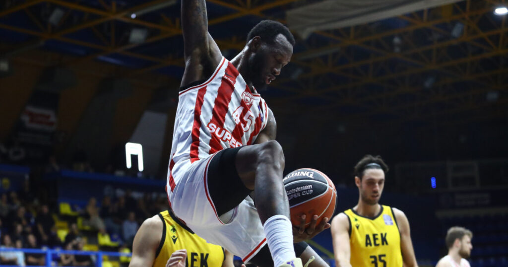Ολυμπιακός – ΑΕΚ 93-80: Η ΑΕΚ πάλεψε αλλά ηττήθηκε από τον Ολυμπιακό στα ημιτελικά του Super Cup Ολυμπιακός
